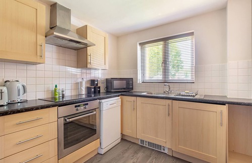 Redditch Apartment | Cozy 2BR Apartment Perfect for Family Stays in Redditch