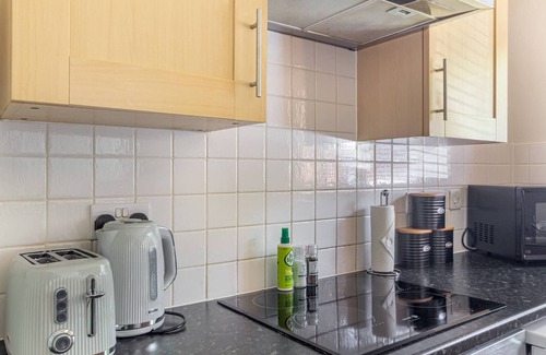 Redditch Apartment | Cozy 2BR Apartment Perfect for Family Stays in Redditch