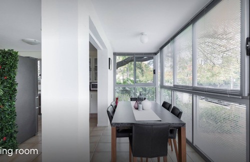 New Farm Apartment | Inviting 2BR Riverfront Condo with Spa & Ocean Views