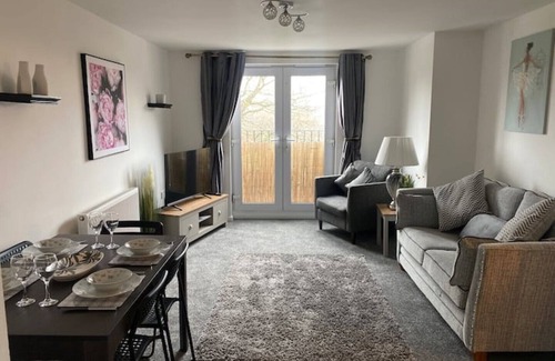 Doncaster Apartment | Inviting 2-Bed Flat with Breakfast for Your Next Getaway