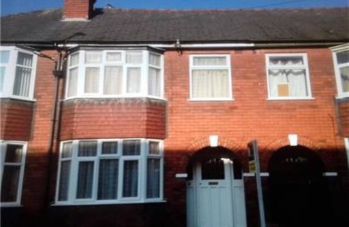 Warrington House | Cozy 3-Bedroom Retreat with Hot Tub in Warrington Centre