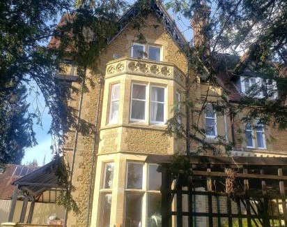 Reigate Apartment | Exceptional 3-Bed Condo with a 9.2/10 Guest Rating