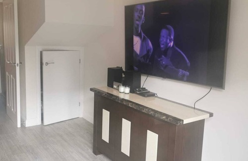 Kettering House | Pet-Friendly 3-Bed House with a 9.6 Guest Rating