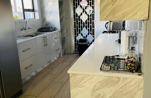 Bulawayo Apartment | Lovely 3 bed in Selborne Park with pool - 2234