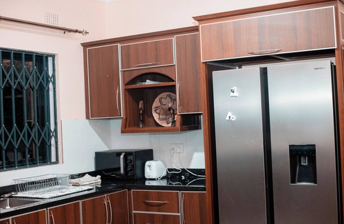 Lusaka House | Lovely 3-bedroom apartment in Lusaka with WiFi, AC