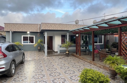 Gbawe House | Charming 3-Bedroom House with Free Parking & Pet Friendly