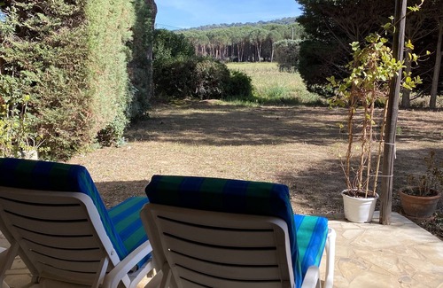 Ramatuelle House | Cozy Studio Retreat Amidst Vineyards with Garden Access