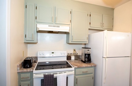 Greenwood House | Cozy 3BR Condo in Prime Location - Guest Rated 10/10