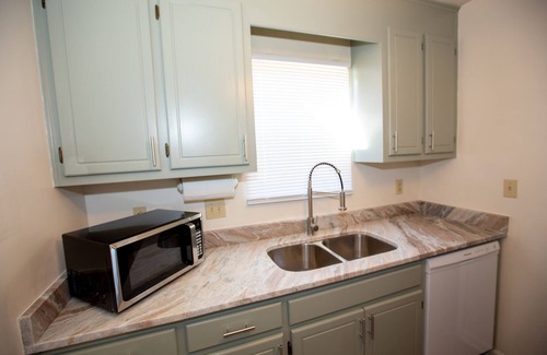 Greenwood House | Cozy 3BR Condo in Prime Location - Guest Rated 10/10
