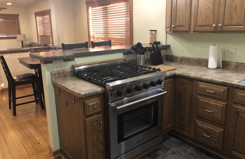 Twain House | Ideal 3BR Retreat Near Downtown with Family-Friendly Amenities
