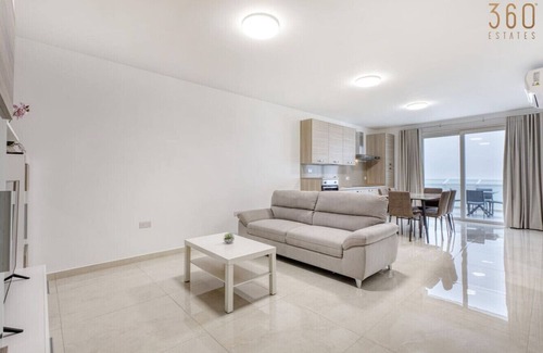 Mellieha Apartment | Lovely 3BR Maisonette w/Roof Pool Access and WIFI