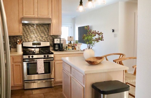 Manor House | Lovely 3BR w/King Bed,15 Min from Downtown Austin