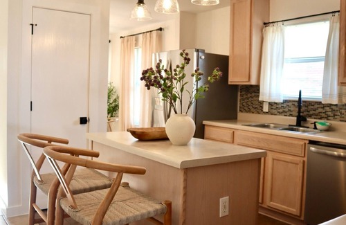 Manor House | Lovely 3BR w/King Bed,15 Min from Downtown Austin