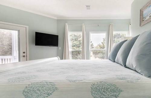 Clipper Cove House | Inviting 4 Bed/3 Bath Retreat Near Beach & Shopping
