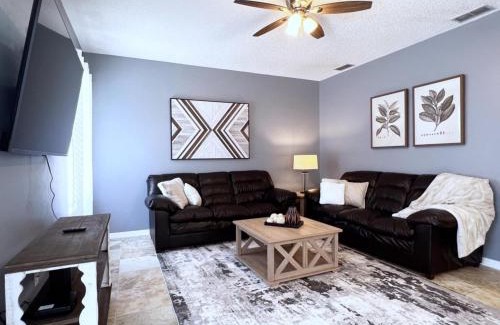 Crescent Lakes House | Beautiful 4 Bed Pool Home with Spa for Family Getaways