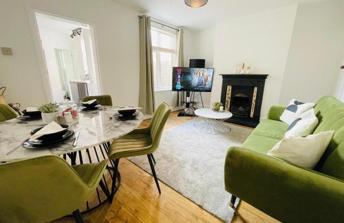 Luton House | Ideal 4-Bed House in Luton - Guest Rated 10/10