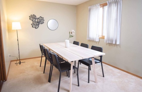 East Kildonan House | Lovely 4 bedroom 2.5 bath House Valley Gardens Area