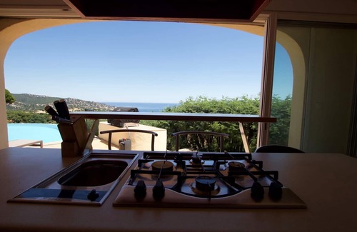 Plage de la Garonnette House | Stunning Villa with Sea View & Heated Pool in St-Tropez