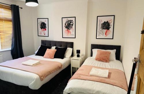 West Thornton Apartment | Charming 4 Bedroom House with Garden & Family-Friendly Amenities