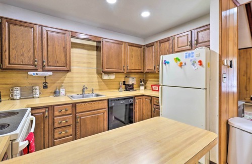 Blakeslee House | Lovely 4-bedroom house hot tub,fire place,fire pit for a relaxing getaway