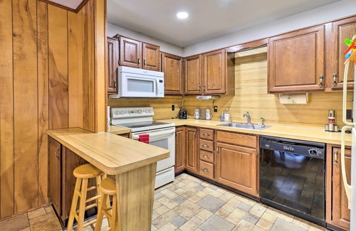 Blakeslee House | Lovely 4-bedroom house hot tub,fire place,fire pit for a relaxing getaway