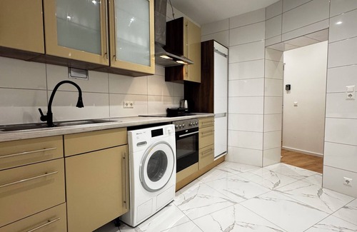 Liesing Apartment | Lovely 4BR Apt Near Kaufpark Alterlaa