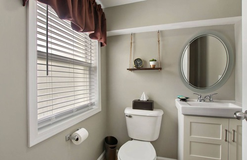 Antioch House | Charming 4BR Lakeview House with Water Access & Breakfast