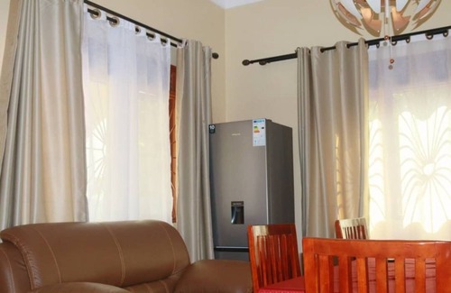 Kampala House | Exceptional 5-Bed House with Lake View in Ndejje Kampala