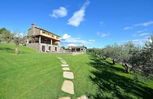 Sculci Villa | Inviting 5-Bed Villa in Buzet with Pool and Spa Amenities