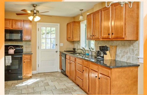 Rockcreek Lexington Road House | Lovely 5BR Family-Friendly Home for a Relaxing Stay!