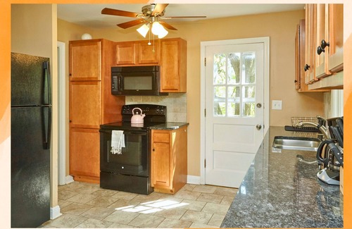 Rockcreek Lexington Road House | Lovely 5BR Family-Friendly Home for a Relaxing Stay!