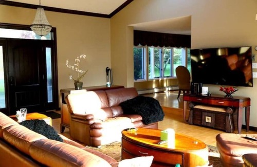 Liberty House | Charming 6 Bedroom Retreat with Private Pool in Catskills