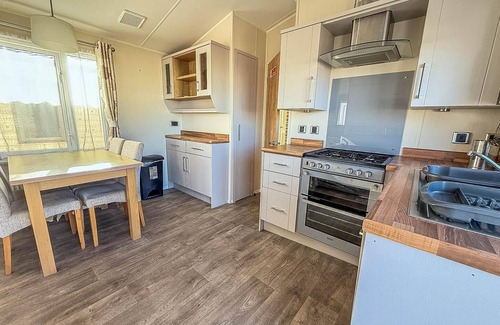 Felixstowe House | Welcoming 6 Berth Caravan at Suffolk Sands Holiday Park