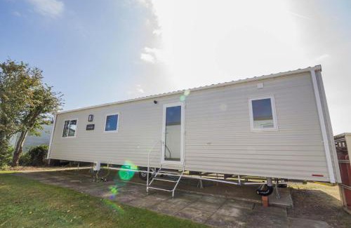 Pakefield Other | Cozy 6 Berth Caravan Steps from the Beach in Suffolk