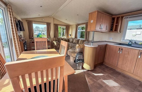 Louth House | Comfortable 6 Berth Caravan at Sunnydale Holiday Park