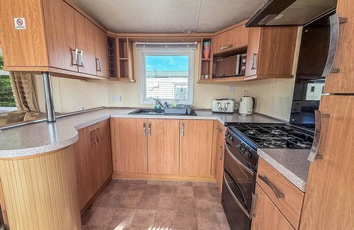 Louth House | Comfortable 6 Berth Caravan at Sunnydale Holiday Park