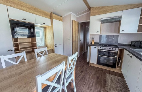 Hopton House | Inviting Caravan at Caldecott Hall Country Park, Norfolk