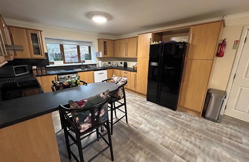 Taynuilt House | Inviting 7-Bedroom Home with Hot Tub & Garden near Oban
