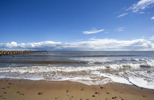 Harwich Other | Family-Friendly 8 Berth Caravan with Wifi at Dovercourt Park