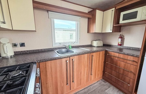 Louth House | Spacious 8 Berth Caravan at Sunnydale, Lincolnshire