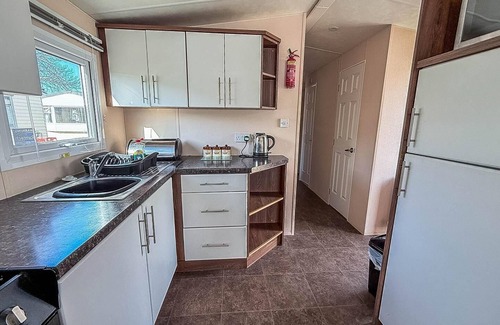 Louth House | Family-Friendly 8 Berth Caravan with Decking at Sunnydale Park