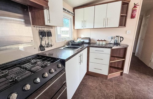 Louth House | Family-Friendly 8 Berth Caravan with Decking at Sunnydale Park