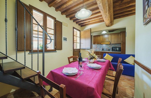 Orentano Apartment | Cozy Apartment for 5 with Pool, A/C, and Free WiFi