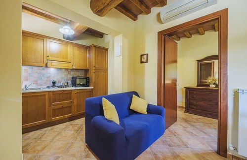 Orentano Apartment | Cozy Apartment for 5 with Pool, A/C, and Free WiFi