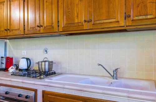 Castellina in Chianti Villa | Lovely apartment in villa for 4 people with WIFI, pool, A/C, TV, patio and panoramic view