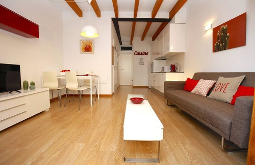 La Missio Apartment | Central Palma Apartment with Wifi, AC & Pool Access