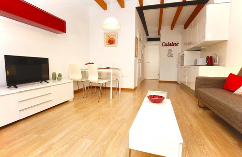 La Missio Apartment | Central Palma Apartment with Wifi, AC & Pool Access