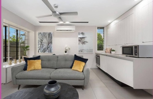 Hermit Park Apartment | Chic 1 Bed Apartment with Breakfast and Family-Friendly Amenities