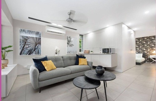 Hermit Park Apartment | Chic 1 Bed Apartment with Breakfast and Family-Friendly Amenities