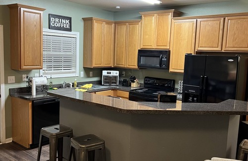 Braselton House | Cozy 3-Bedroom Townhouse with Pool & Spa Near Chateau Elan